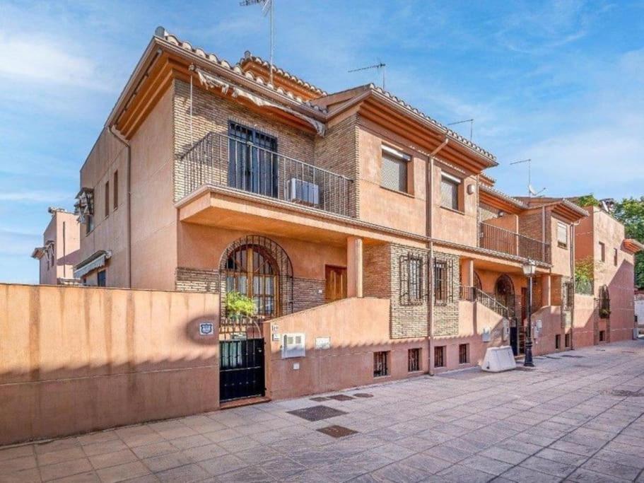 Casa Gallito, By Daimar Grenade